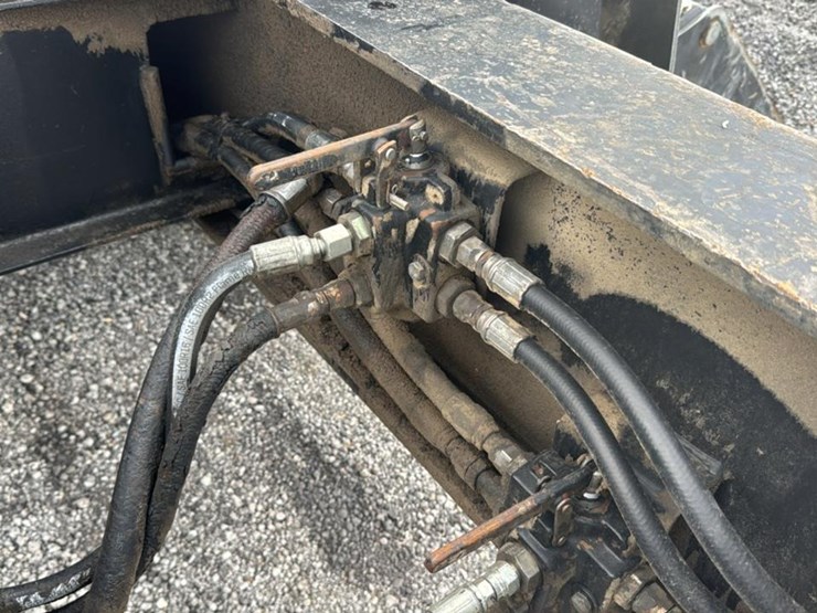 2007-deere-437c-image-30