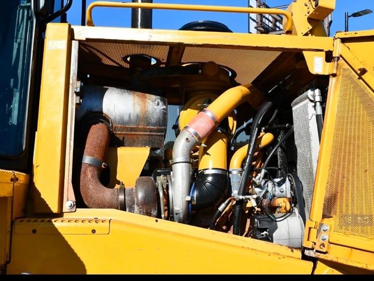 2019-caterpillar-d8t-image-6