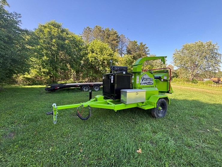 #157-•-2024-vortex-v12-31-towable-brush-chipper-image-1