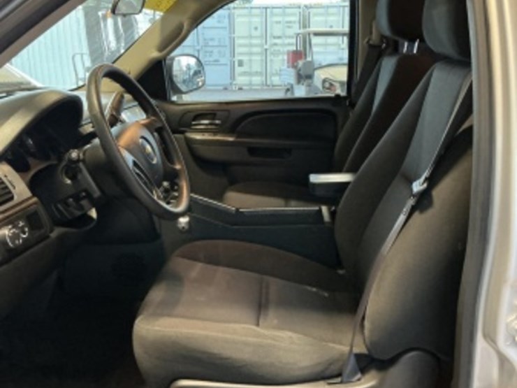 2014-chevrolet-tahoe-image-21