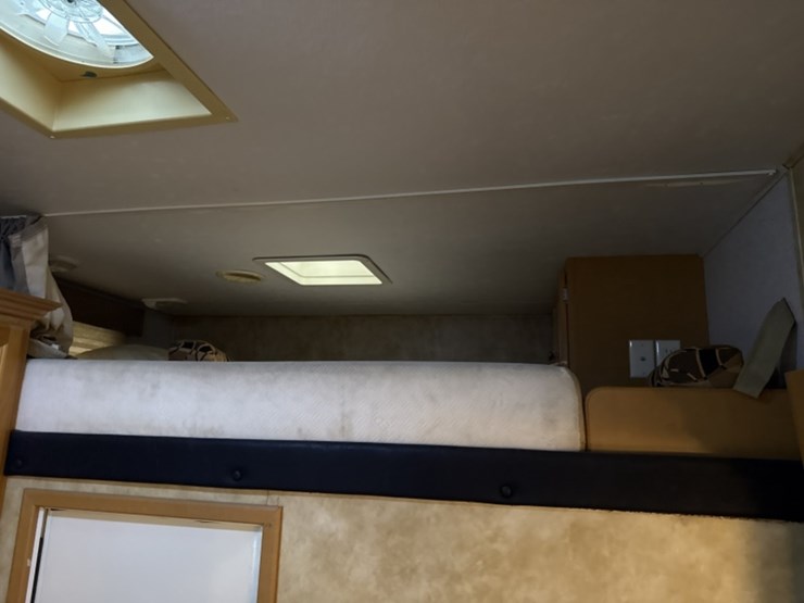 2008-heartland-cyclone-fifth-wheel-toyhauler-image-40