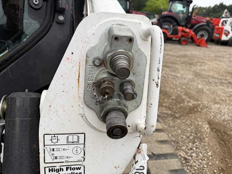 2022-bobcat-t770-image-11