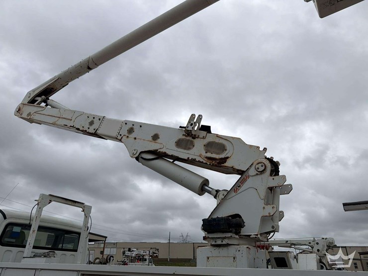 2016-freightliner-m2-106-image-19