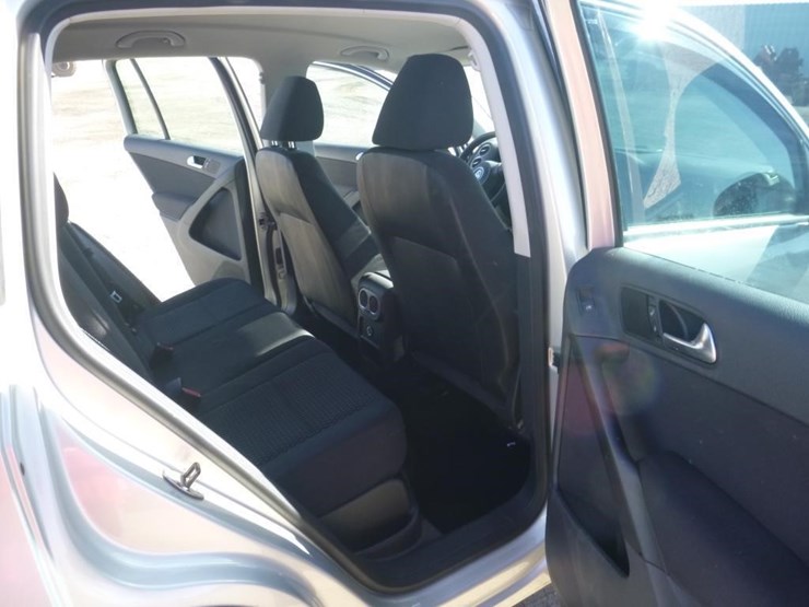 2011-volkswagen-tiguan-image-8