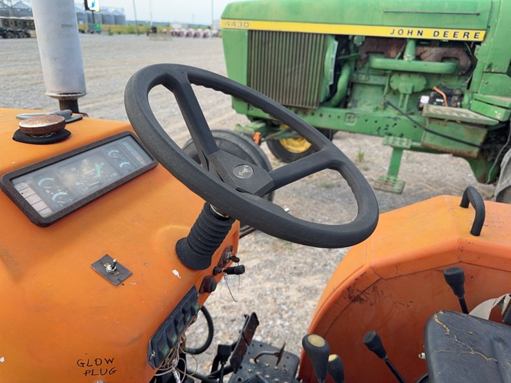 2004-tractor-king-200-image-49