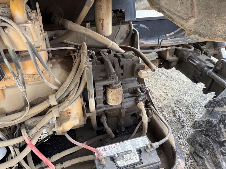 caterpillar-tl642-image-22