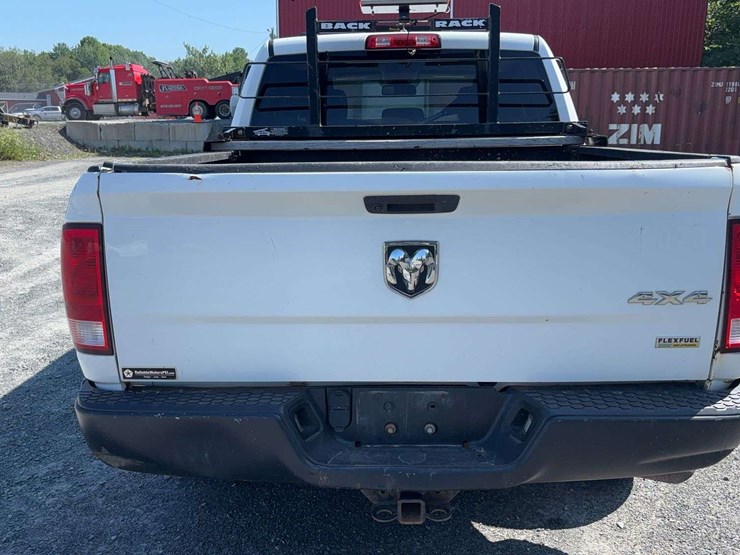 2019-ram-1500-classic-image-29