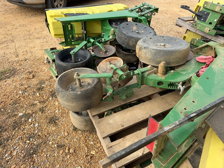 #2666-•-lot-of-(12)-john-deere-max-emergexp-planter-units-inv#2666-image-9