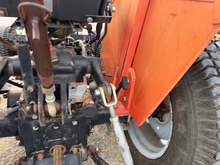 2004-tractor-king-200-image-11