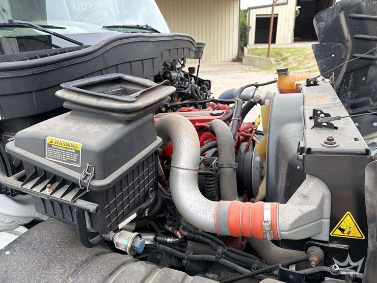 2017-international-durastar-4300-image-44