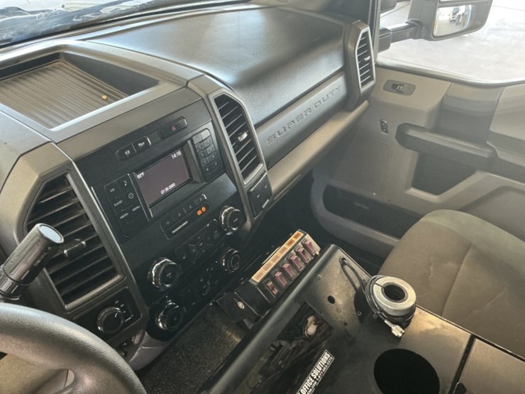 2017-ford-f550-image-21