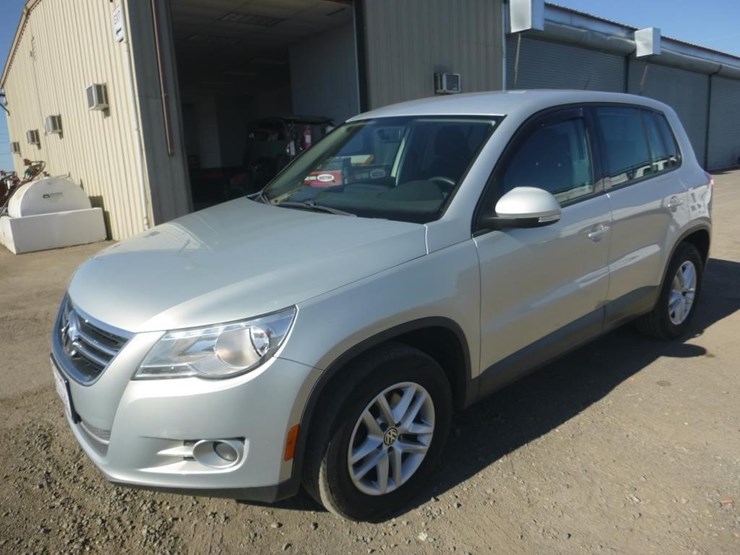 2011-volkswagen-tiguan-image-1