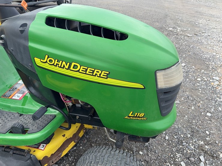 john-deere-l118-image-25
