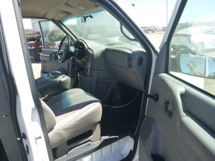 2001-gmc-safari-image-6