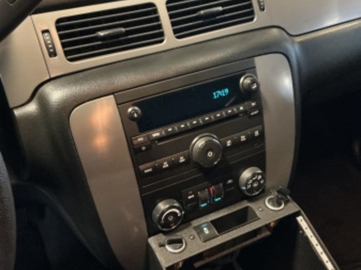 2014-chevrolet-tahoe-image-19