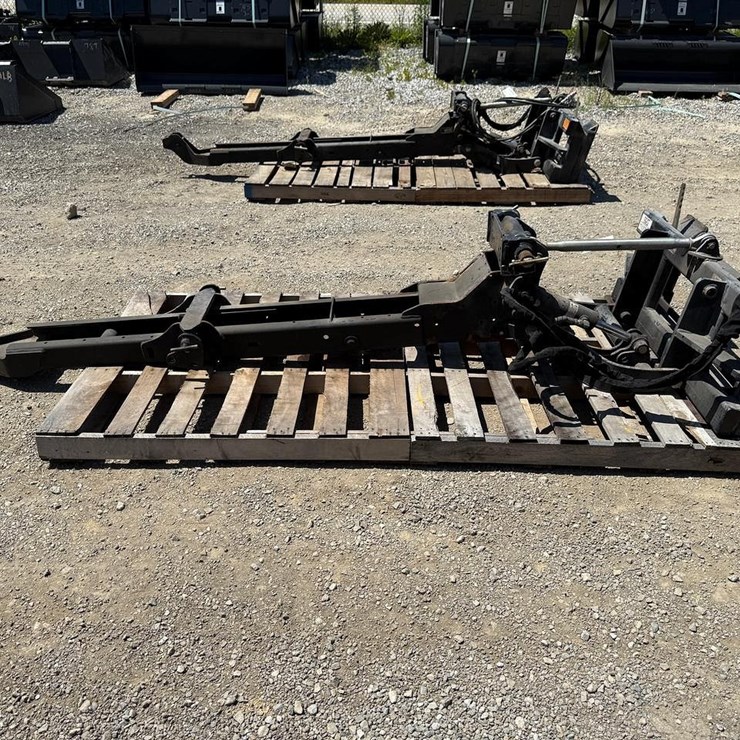 Kubota L4455A  4 Pt Hitch and Subframe Wh Auto Latch Uni-Tach