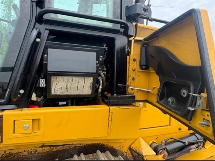 2017-caterpillar-953d-image-3