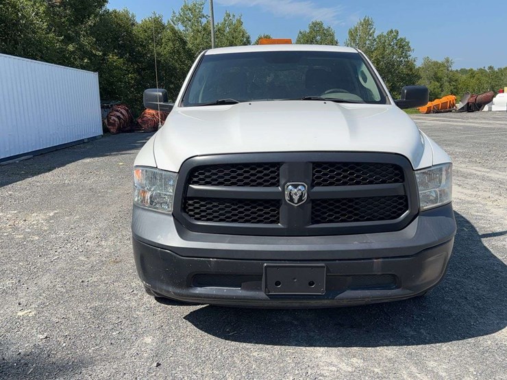 2019-ram-1500-classic-image-8