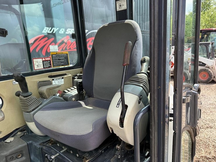2010-john-deere-60d-image-18