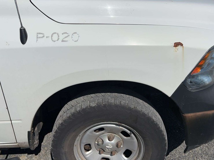 2019-ram-1500-classic-image-34