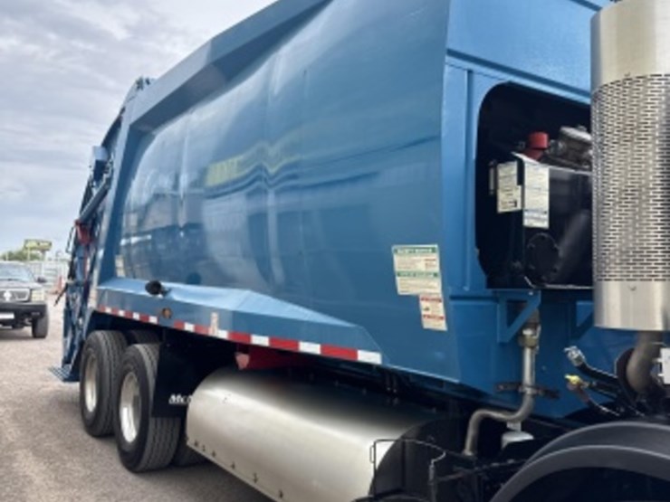 2018-mack-lr-rear-loading-trash-truck-image-5