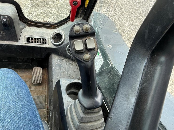 2013-jcb-190t-image-25