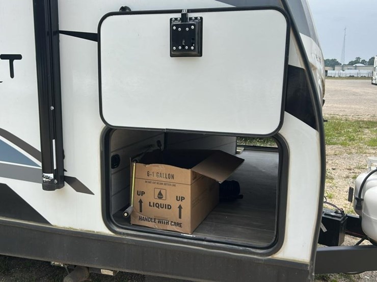 #142-•-2022-keystone-passport-grand-touring-series-2870rl-camper-image-15