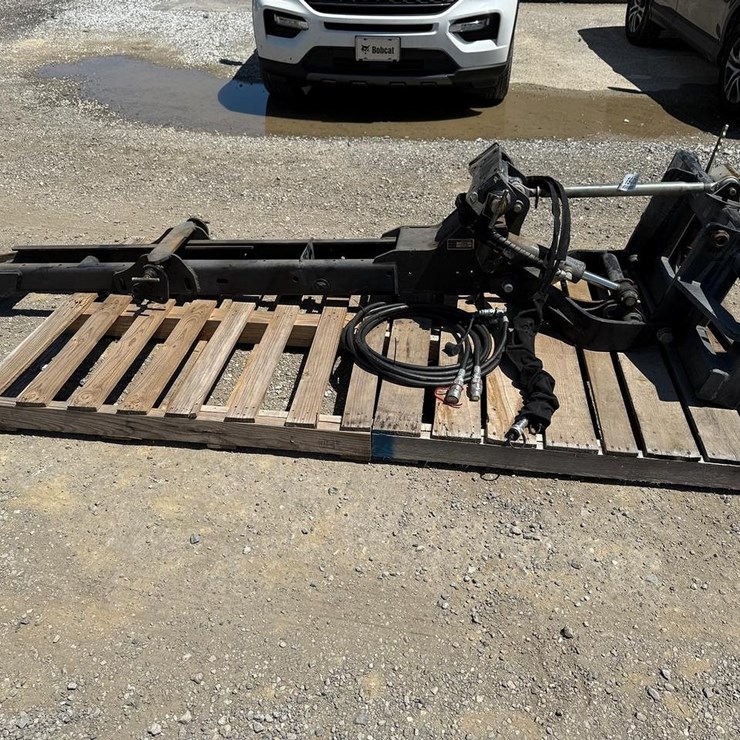 Kubota L4455A  4 Pt Hitch and Subframe Wh Auto Latch Uni-Tach