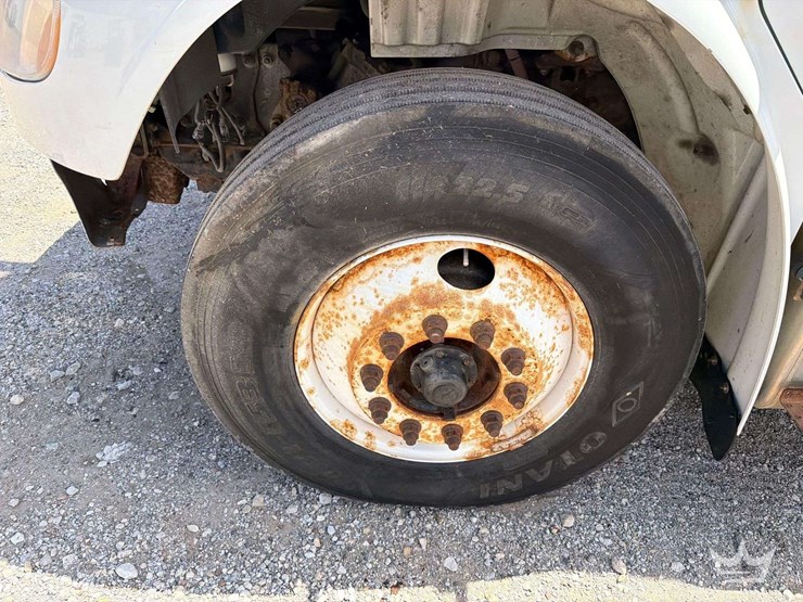 2016-freightliner-m2-106-image-38