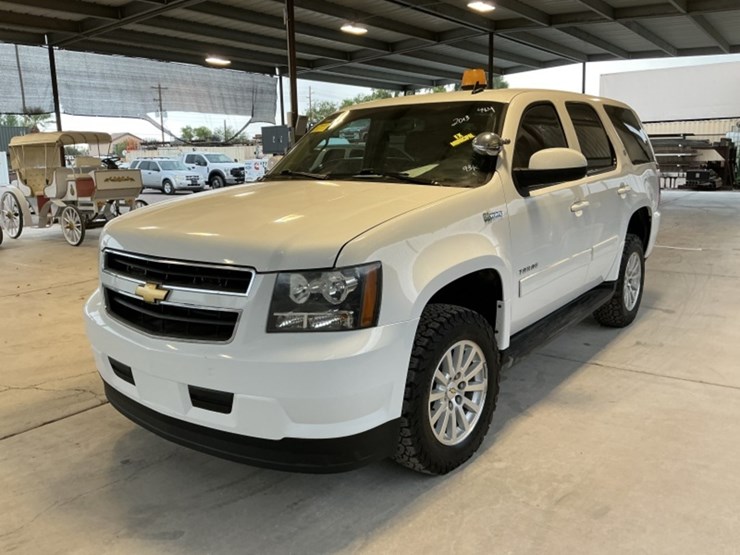2013-chevrolet-tahoe-image-4