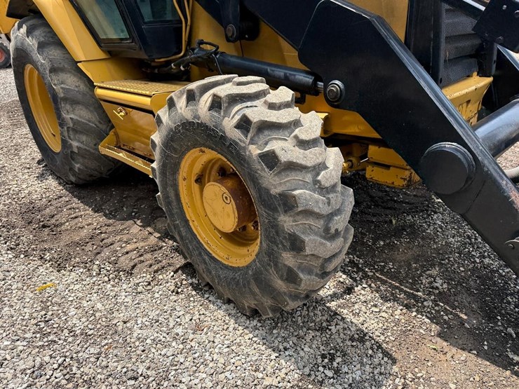 caterpillar-420d-image-11