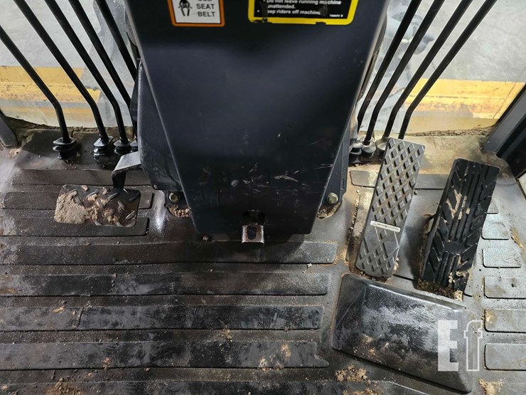 2011-deere-672g-image-16