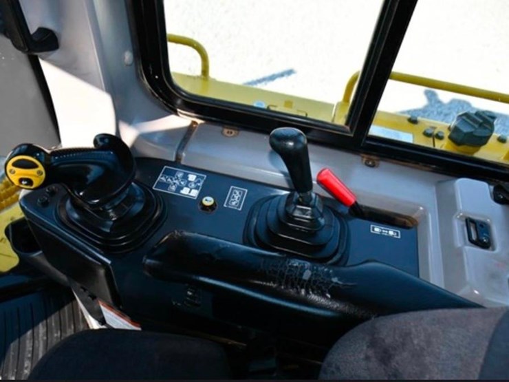 2019-komatsu-d65wx-18-image-9