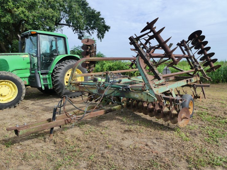 john-deere-235-image-1