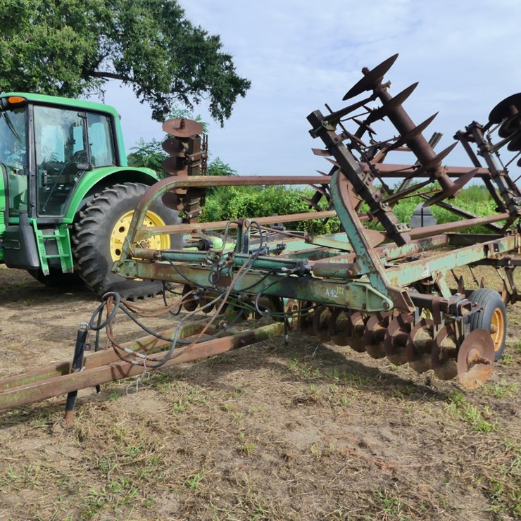 JOHN DEERE 235