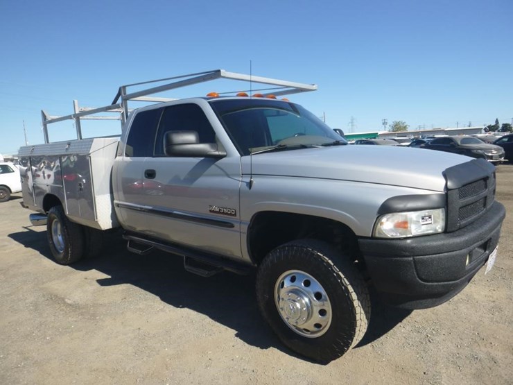 1999-dodge-ram-3500-image-2