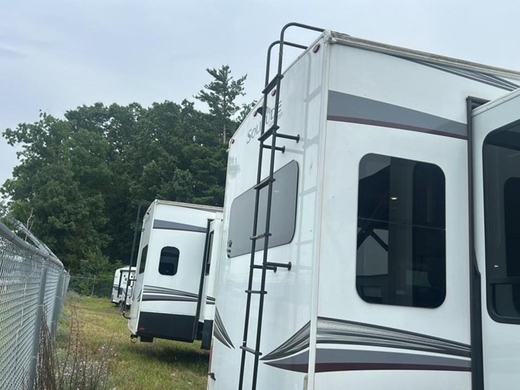 #139-•-2022-grand-design-solitude-310gk-camper-image-24