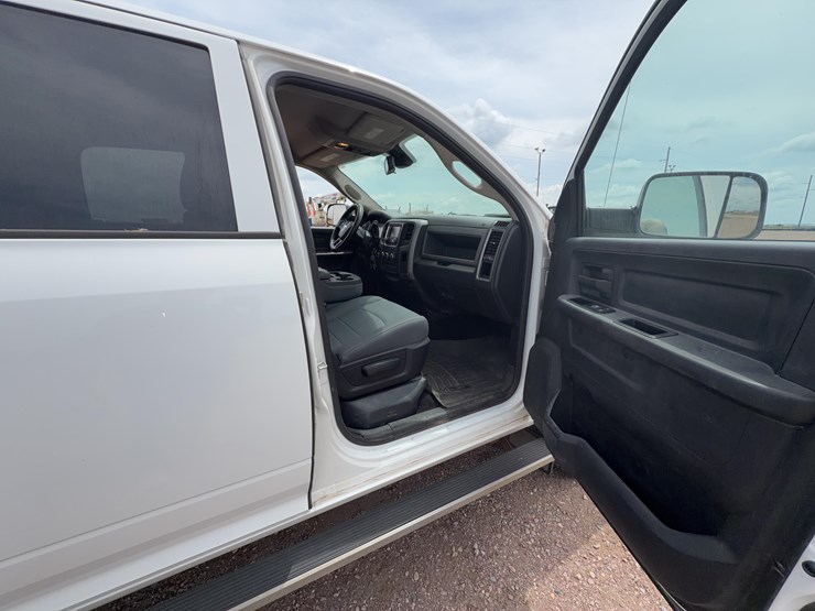 2015-dodge-3500-image-21