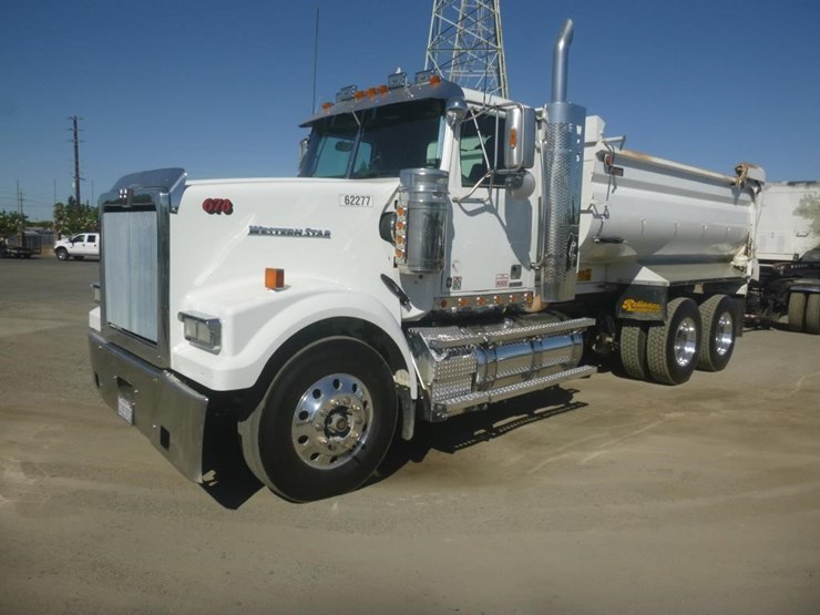 2020-western-star-4900sf-image-2