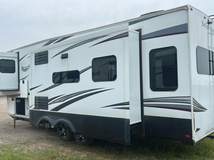 #139-•-2022-grand-design-solitude-310gk-camper-image-6