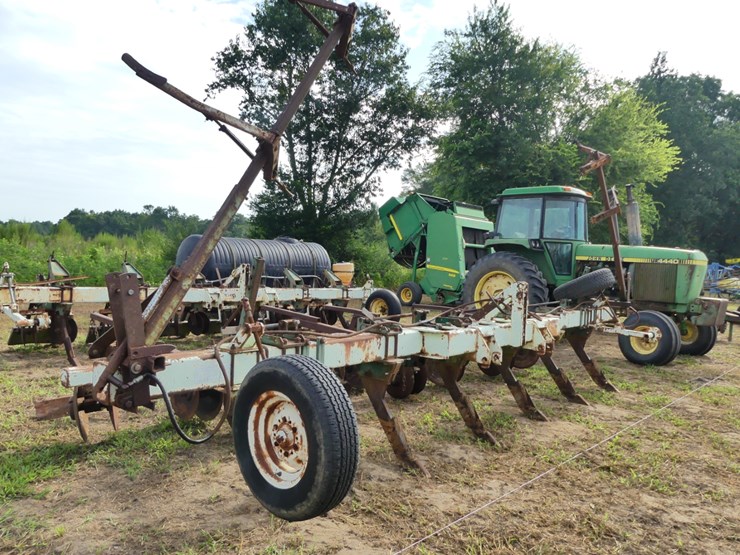 kmc-6-row-ripper-bedder-image-7