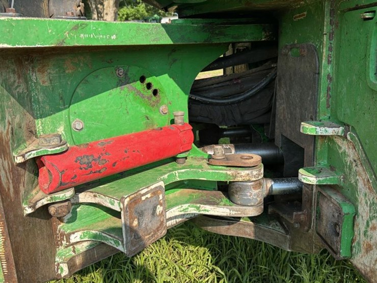 2015-deere-648l-image-30