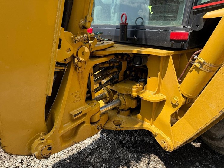 caterpillar-420d-image-14