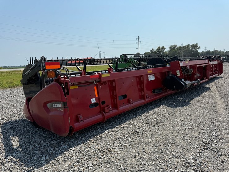 2014-case-ih-3162-image-2
