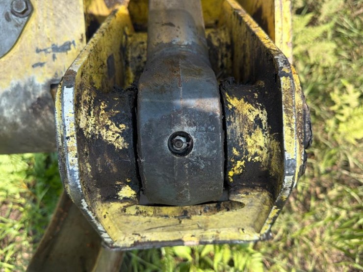 2015-deere-648l-image-13