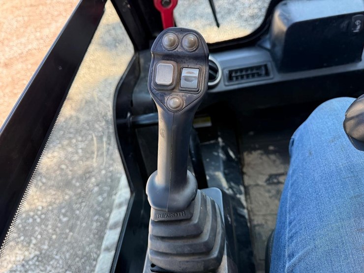 jcb-225t-image-24