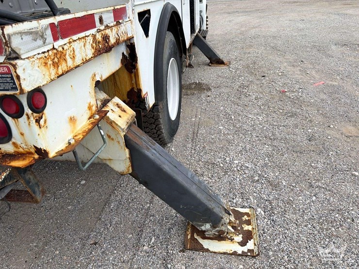 2008-international-durastar-4300-image-22