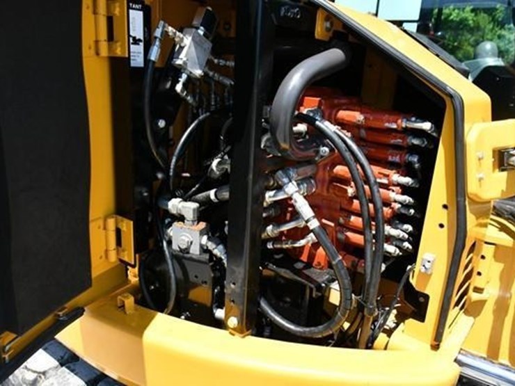 2021-deere-85g-image-13