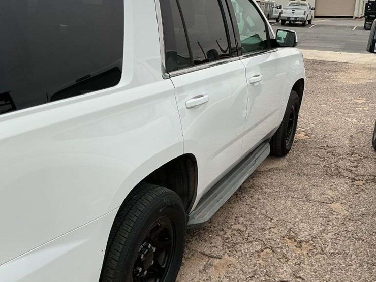 2015-chevrolet-tahoe-image-4