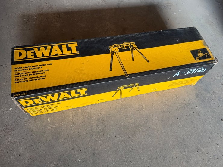 #39210-•-work-stand-with-miter-saw-brackets-image-2